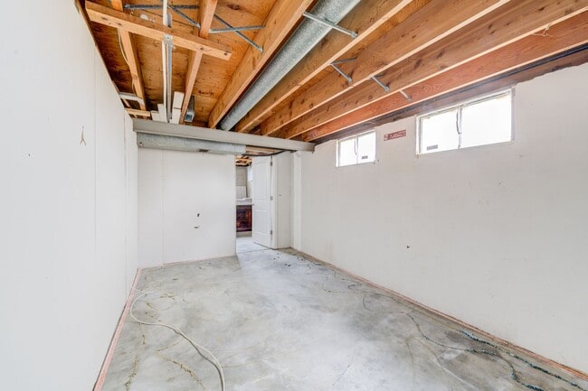 Building Photo - 3 bedroom 2 bath house with attached garage.