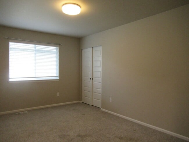 Building Photo - Light and bright 4 bedroom, 2.5 bath home in Covington's Maple Hills community