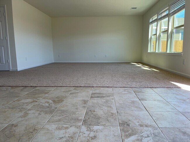 Building Photo - 2315 Little Bluestem Ln