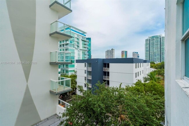Building Photo - 1723 SW 2nd Ave