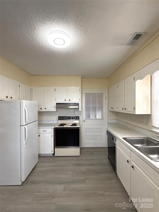 Building Photo - 1516 Pleasant Plains Rd