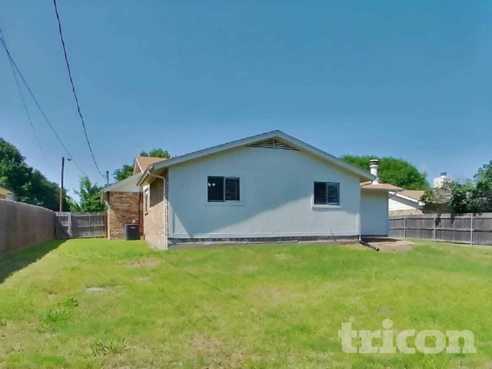Building Photo - 824 Hollow Creek Rd