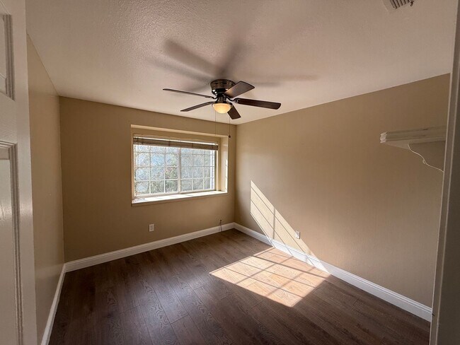 Building Photo - Updated two story home in Sylvan School Di...