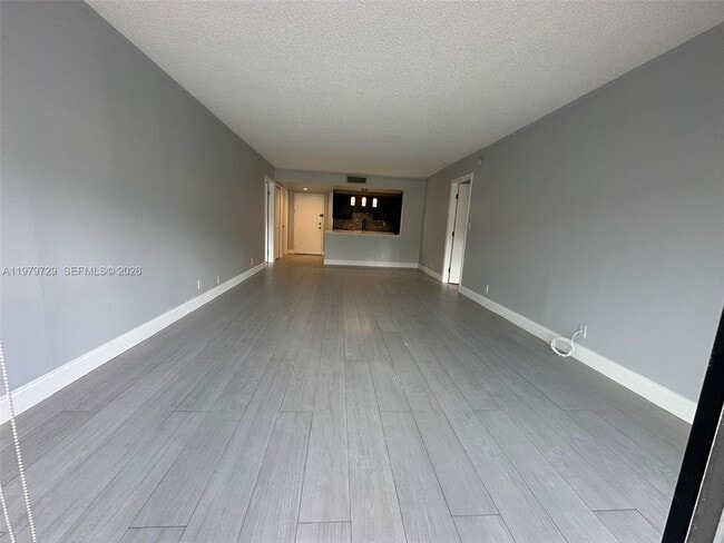 Building Photo - 200 Lakeview Dr