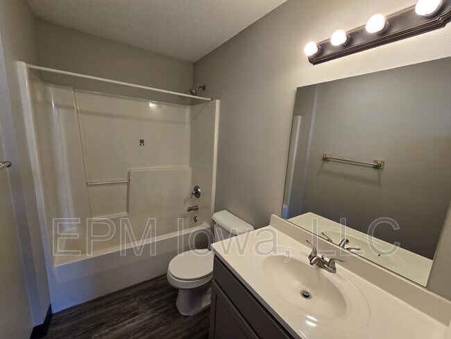 Building Photo - 60 Miller Ave SW