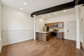 Building Photo - 401 Martin St