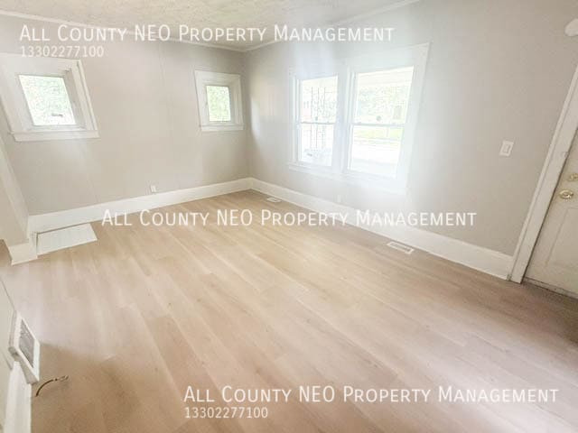Building Photo - 380 Noble Ave