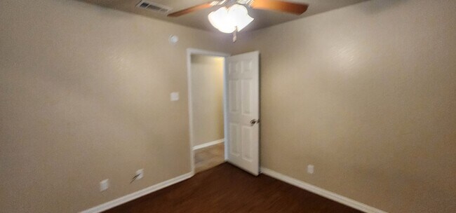 Building Photo - 3 Bedroom 2 bath Duplex South Killeen VIEWABLE SOON