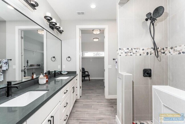 Building Photo - 86 Torrey Pines Dr