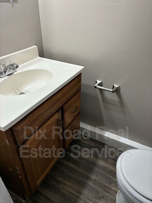 Building Photo - 715 Lorain Ave