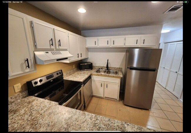 Building Photo - Charming 2BR Townhome in Tallahassee near ...