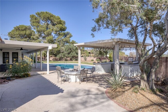 Building Photo - 4045 W Mardon Ave