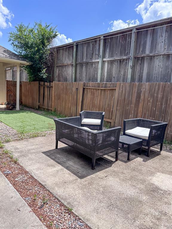 Building Photo - 827 Sweet Pine Dr