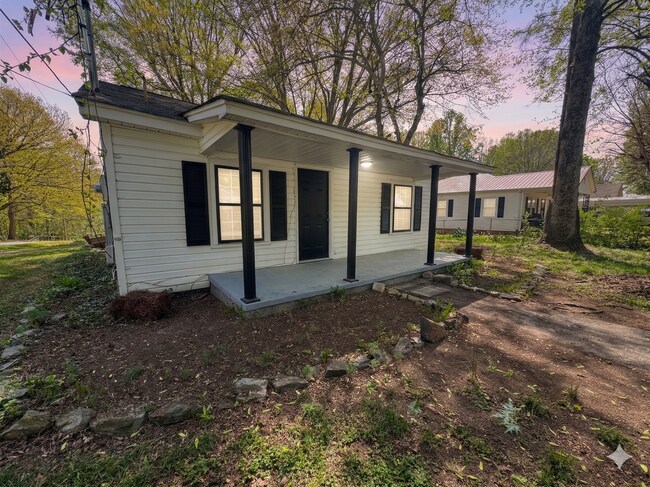 Building Photo - 524 North Dr