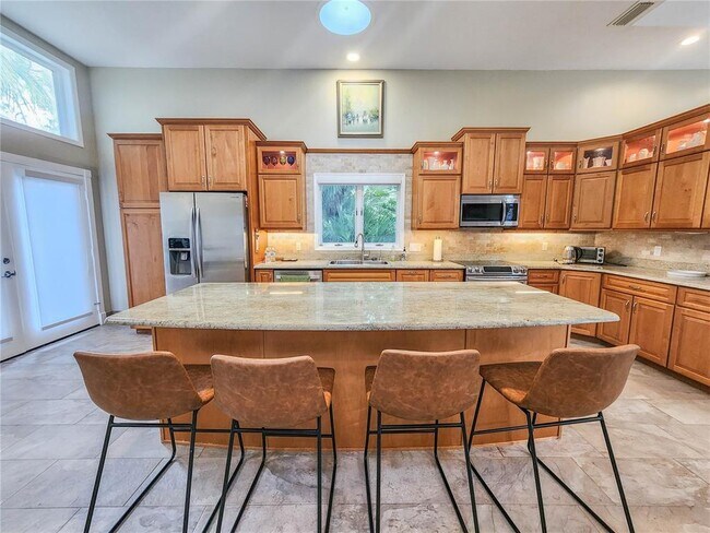 Building Photo - 1 Bay Pointe Dr