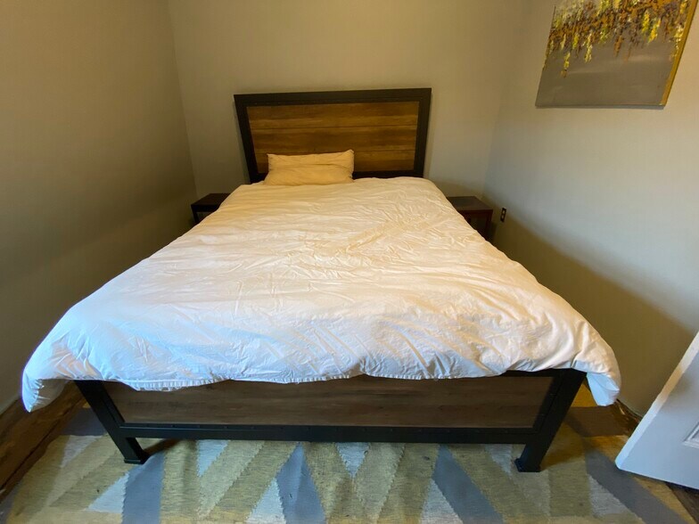 3rd floor office/bedroom/closet (no closet inside room)) - 41 Beacon St