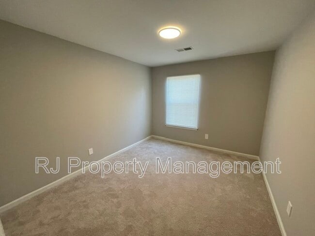 Building Photo - 6913 Snyder Rd