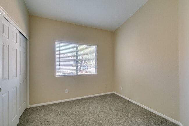 Building Photo - Charming Single-Story Home with Spa & Covered Patio Near Spencer & Wigwam in Las Vegas