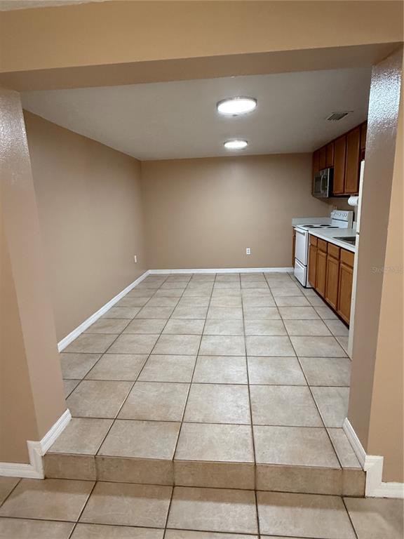 Building Photo - 1247 Lakeview Dr