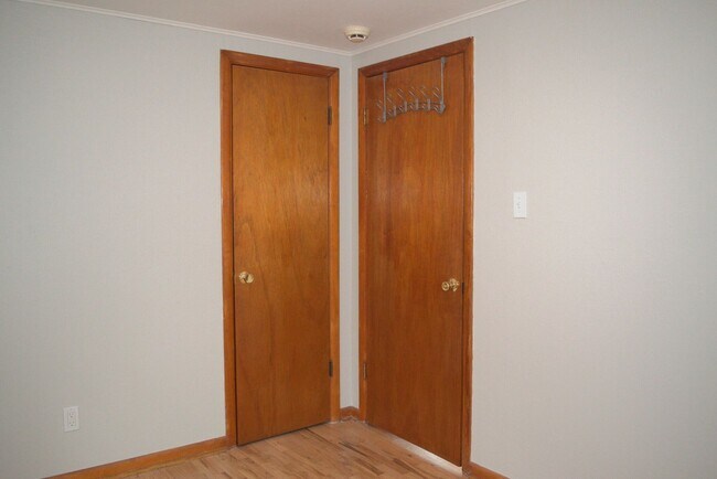 Building Photo - 416 Victoria Dr