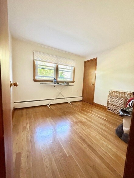 Building Photo - 10 Roulston Rd