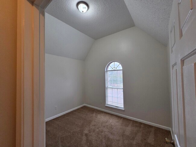 Building Photo - 3945 Oak Branch Cir E