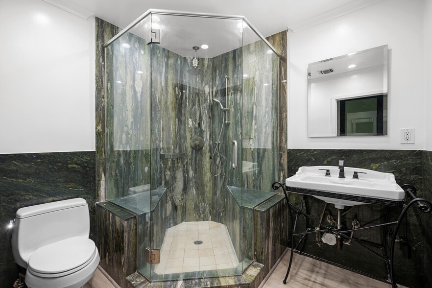 Building Photo - 1544 Golf Club Dr