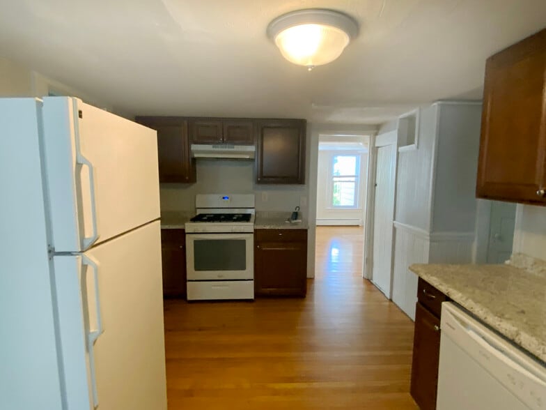 Kitchen - 57 Henry Ave