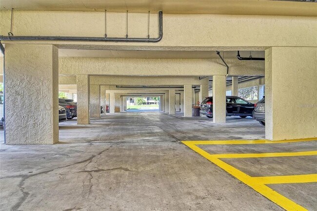 Building Photo - 1065 Gulf of Mexico Dr