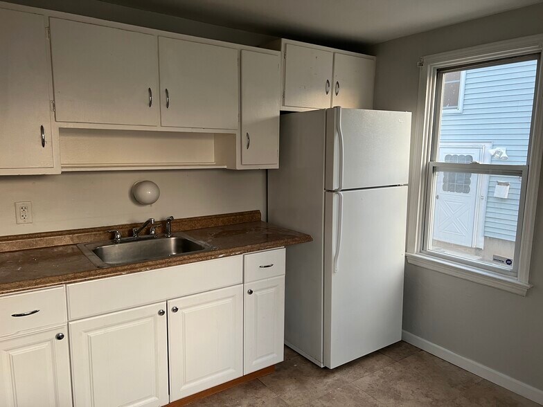 Building Photo - 209 Shoshone St