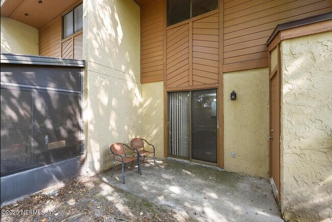 Building Photo - 85 Debarry Ave