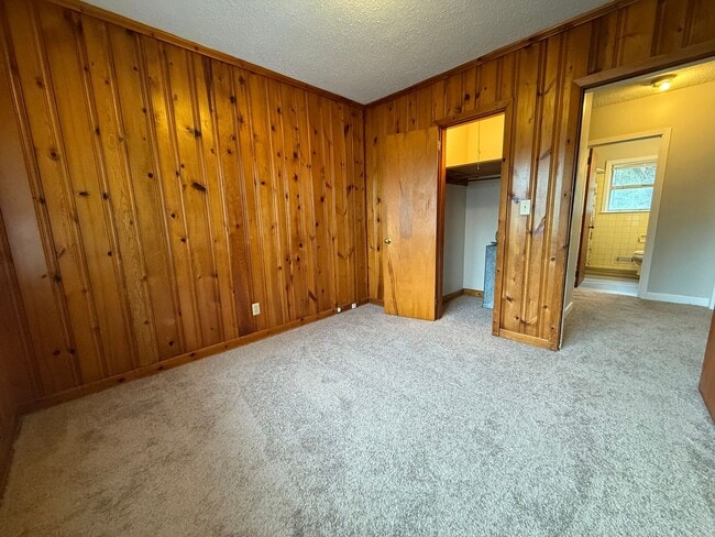 Building Photo - Great 3 bed 2 bath