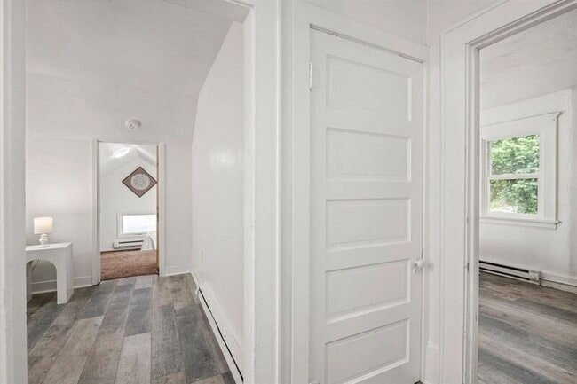 Building Photo - 561 1/2 Madison Street