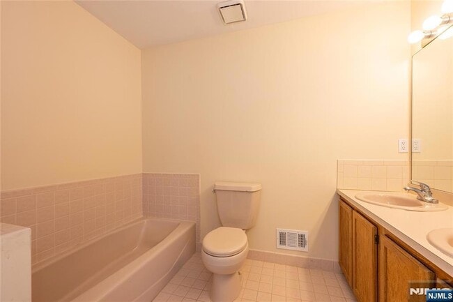 Building Photo - 63 Hickory Way