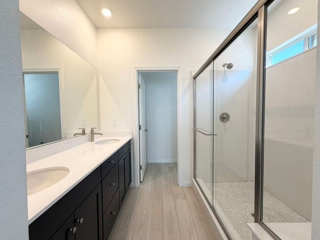 Building Photo - Wonderful 3-story single house in Kestrel Commons
