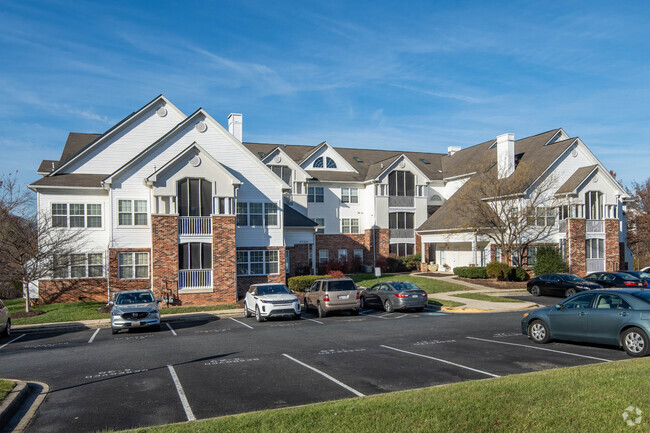 Building Photo - Greenbelt Lake Village