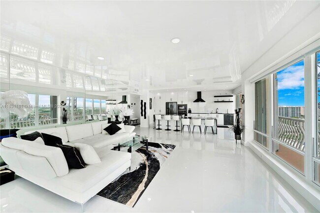 Building Photo - 4020 Galt Ocean Dr