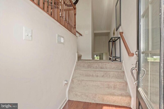 Building Photo - 944 Basswood Dr