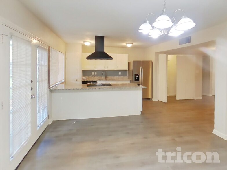 Building Photo - 2106 Newbury Dr