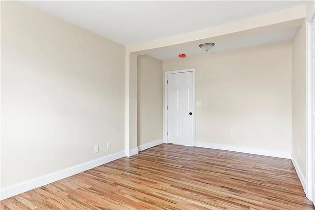 Building Photo - 94 Japonica St