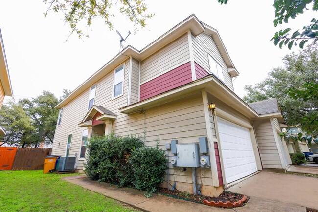 Building Photo - 2418 Allred Dr