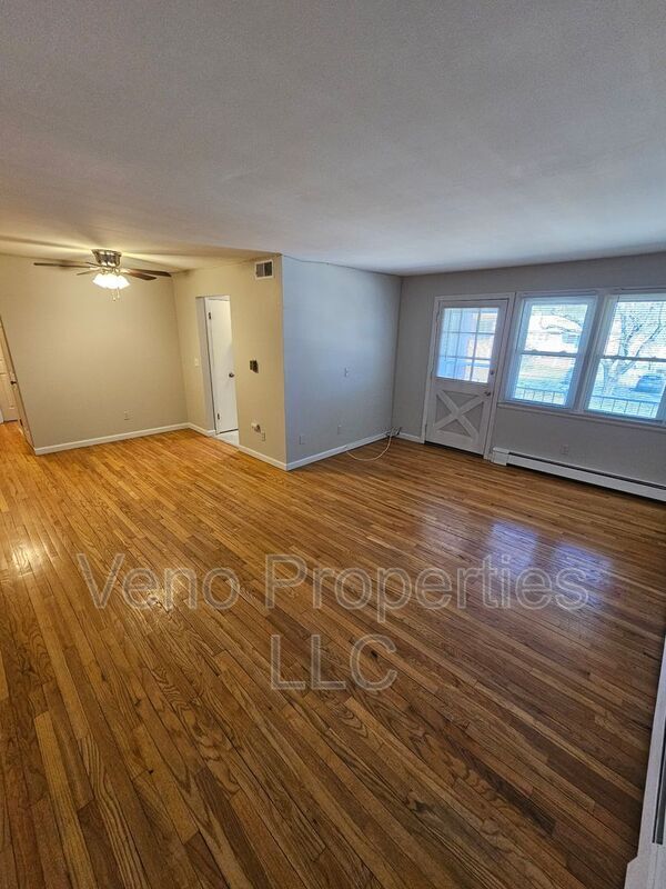 Building Photo - 9/11/13 Village Dr.