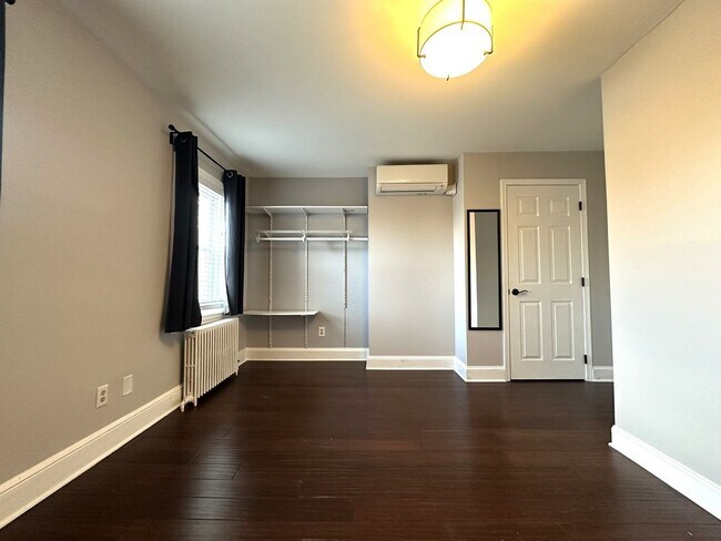 Building Photo - Stunning 4-Bedroom Townhome in the Heart of Fishtown! Available NOW!
