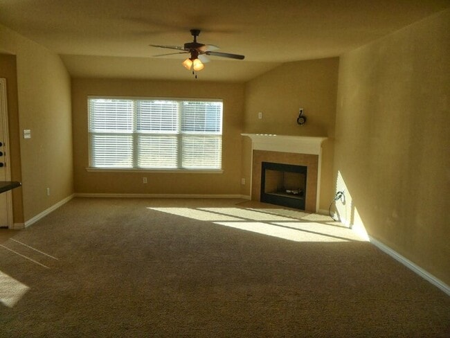 Building Photo - 822 Bens Dr