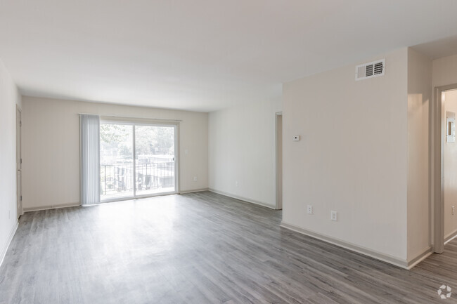 1BR, 1BA - 750SF (Renovated) - Chateau Montagne Apartments