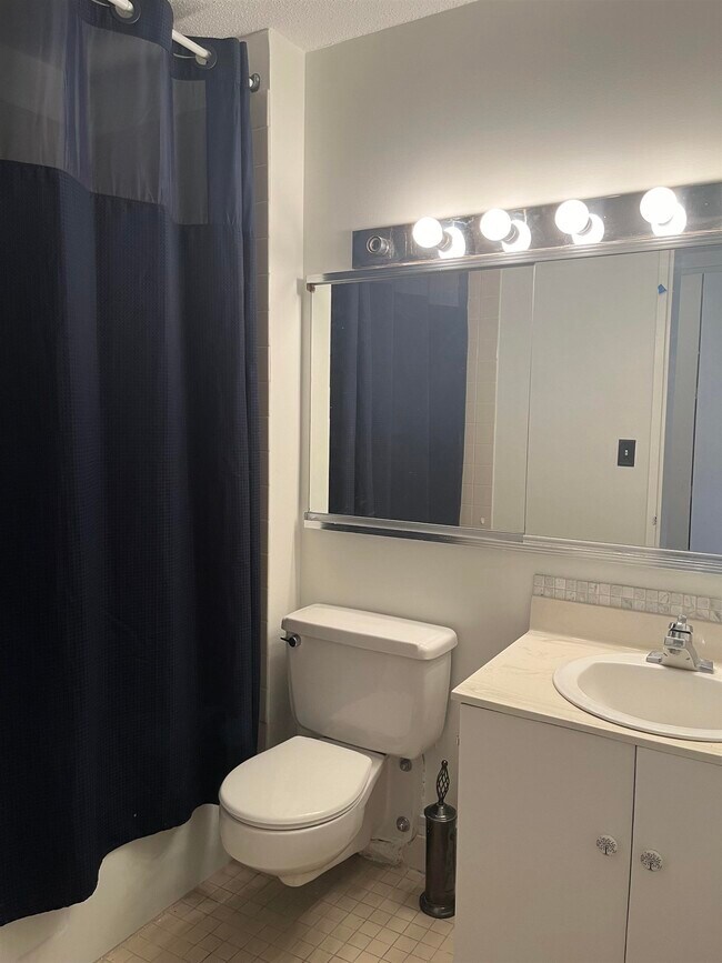 Building Photo - 7004 BLVD E