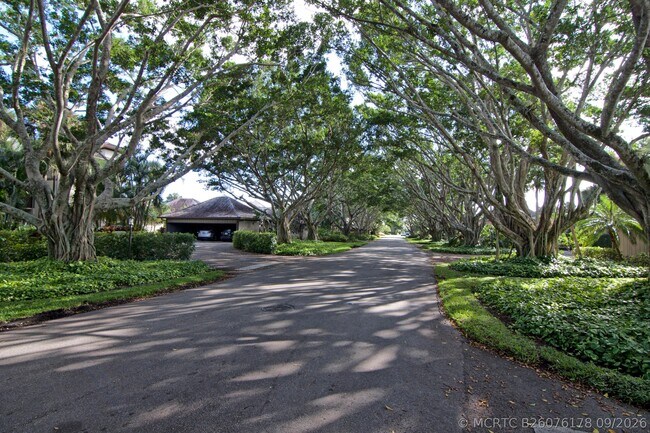 Building Photo - 2735 Polo Island Dr