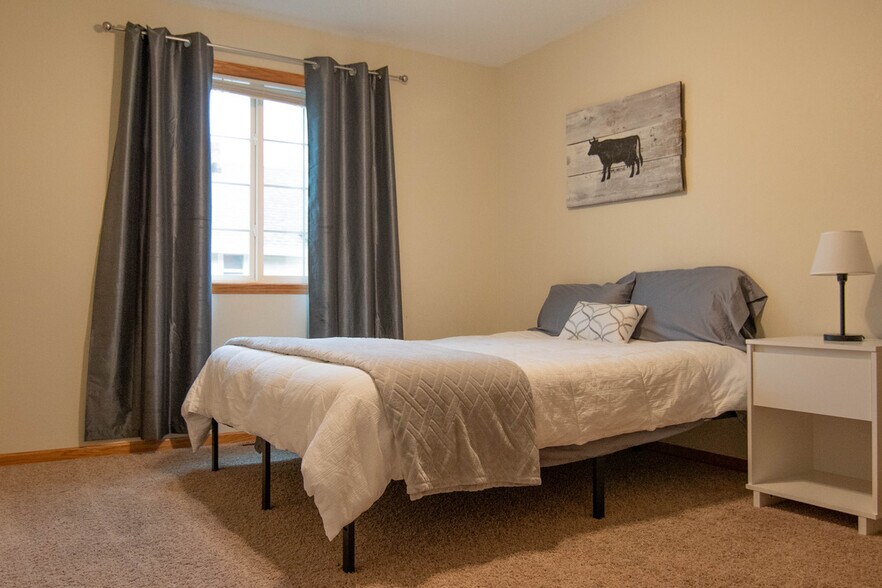 First bedroom - 129 16th St S