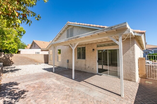 Building Photo - Beautifully updated 3-bedroom home offerin...