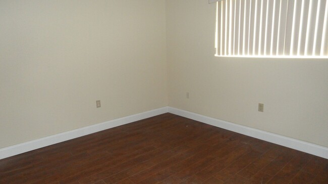 Building Photo - 2-Bed, 2-Bath Apartment with Balcony!